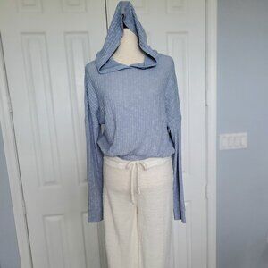 Aeropostale Light Cotton Long Sleeved Hoodie  Crop T-Shirt  Med